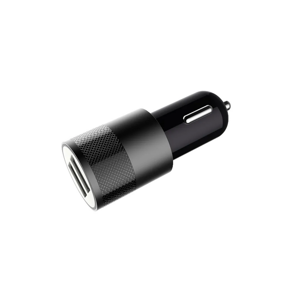 Zwarte autolader met twee USB-A-poorten, schuin zijaanzicht.