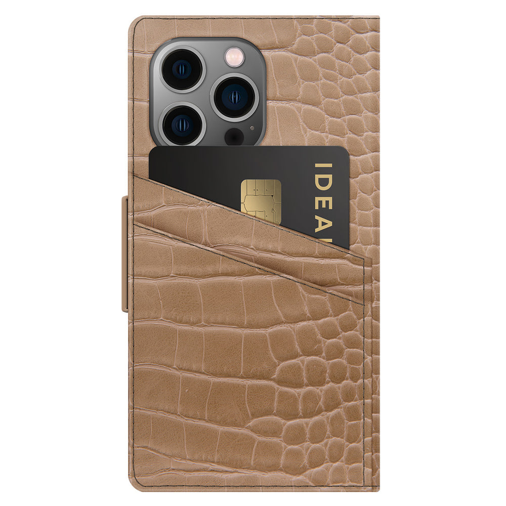 iDeal of Sweden iPhone 13 Pro Wallet Case - Pasjeshouder - Camel Croco-Hoesjes-Ilumina Benelux