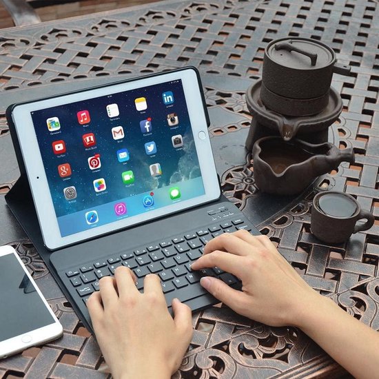 iPad Air/Air 2 9.7 inch (1e/2e gen) – Toetsenbordhoes – Beschermhoes – Zwart-Tablethoesjes-Ilumina Benelux