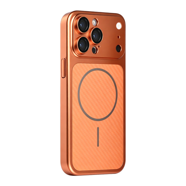 Oranje TUNIQ telefoonhoesje met diagonaal patroon en ring, van achteren op een telefoon