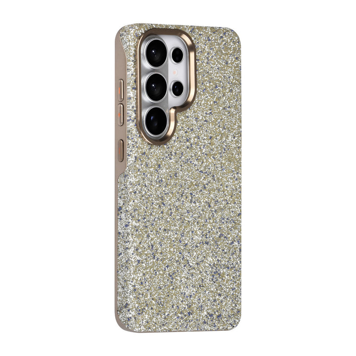 TUNIQ telefoonhoesje met lichte glitters en goudkleurige rand, van achteren op een telefoon