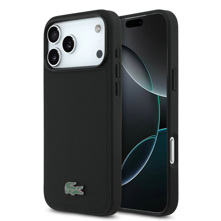 Zwart Lacoste telefoonhoesje met krokodillenlogo, voor- en achterkant op een telefoon