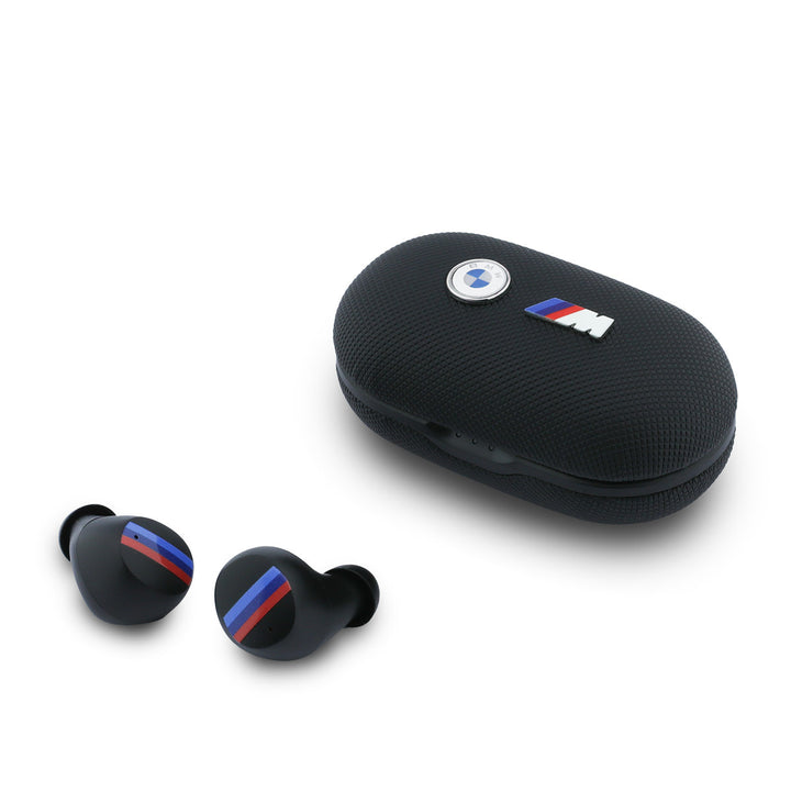Zwarte BMW oordopjes naast zwarte oplaadcase met BMW- en M-logo