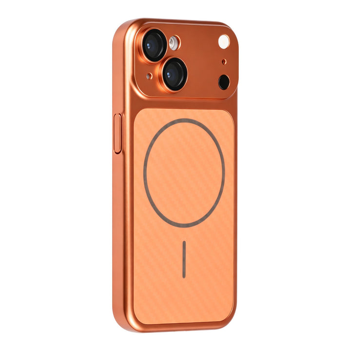 Oranje TUNIQ telefoonhoesje met diagonaal patroon en ring, van achteren op een telefoon
