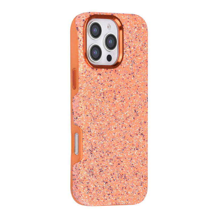 Oranje TUNIQ telefoonhoesje met glitters, van achteren op een telefoon