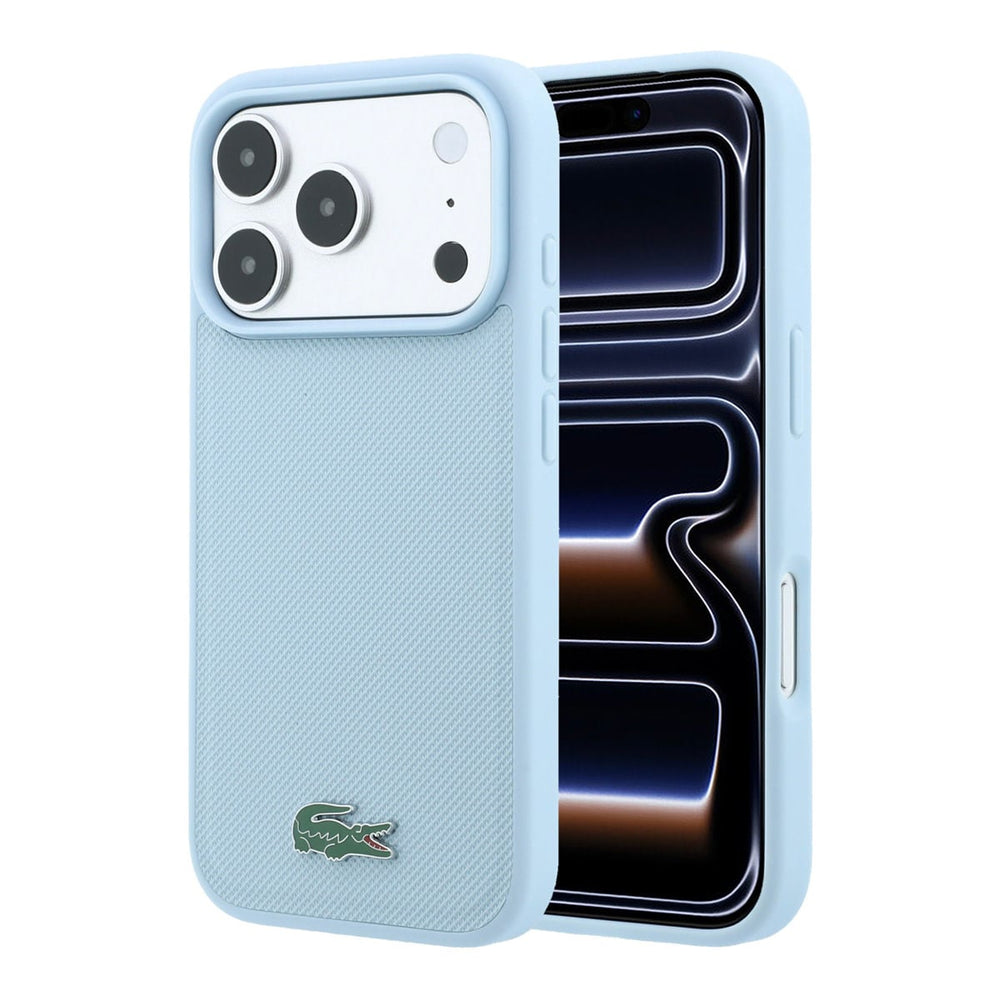 Lichtblauw Lacoste telefoonhoesje met krokodillenlogo, voor- en achterkant op een telefoon