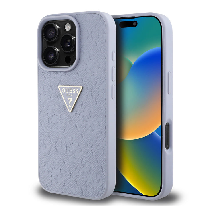 Paars Guess telefoonhoesje met 4G-patroon en driehoekslogo, voor- en achterkant op een telefoon