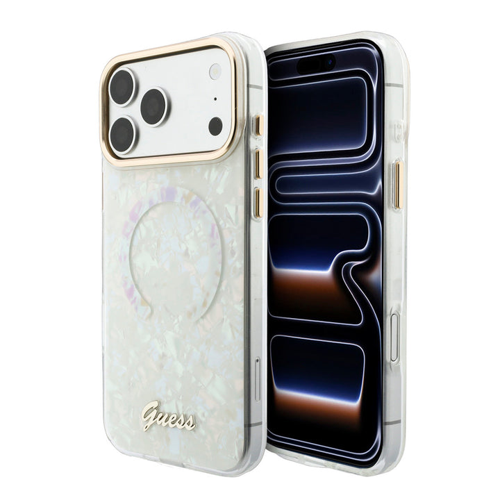 Wit Guess telefoonhoesje met parelmoerpatroon, ring en schriftlogo, voor- en achterkant op een telefoon