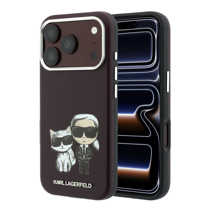 Bordeauxkleurig Karl Lagerfeld telefoonhoesje met figuren van Karl en Choupette, voor- en achterkant op een telefoon