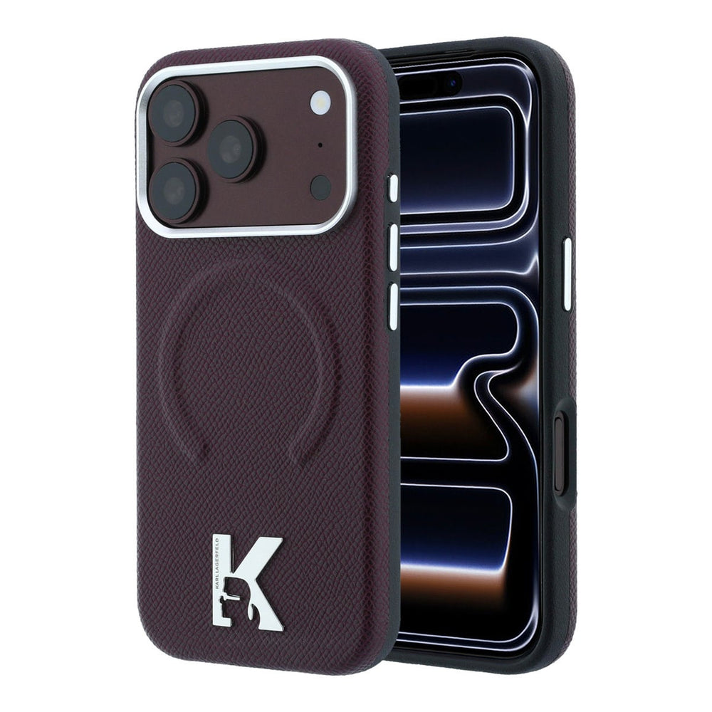 Bordeauxkleurig Karl Lagerfeld telefoonhoesje met ingedrukt ringpatroon en K-logo, voor- en achterkant op een telefoon