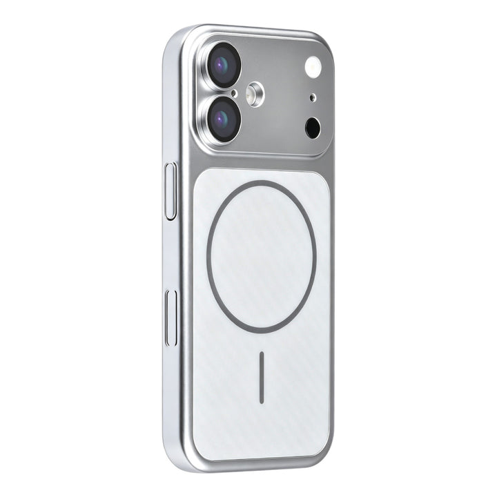 Zilverkleurig TUNIQ telefoonhoesje met diagonaal patroon en ring, van achteren op een telefoon