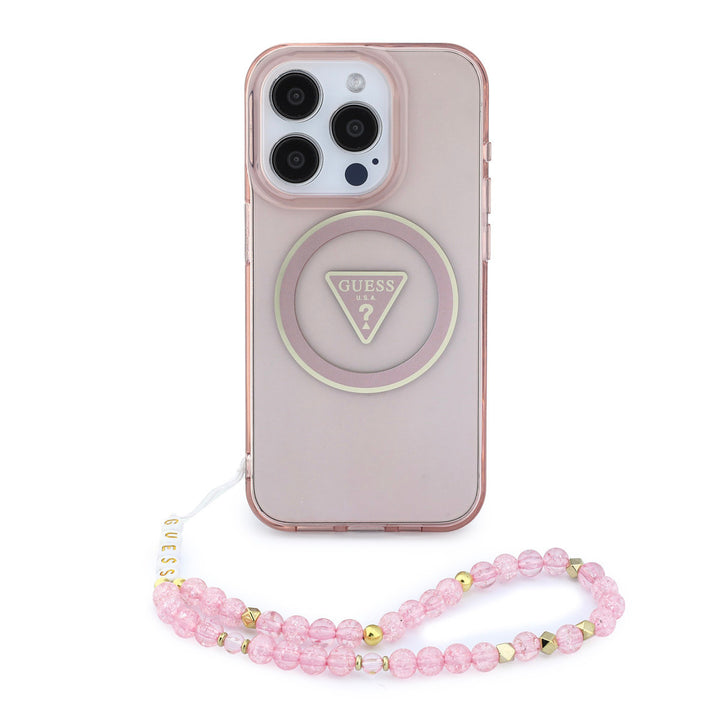 Roze Guess telefoonhoesje met driehoekslogo en roze-wit parelkoord op een telefoon