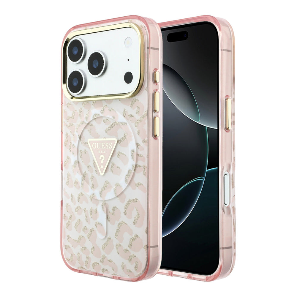 Guess telefoonhoesje met roze luipaardprint en driehoekslogo, voor- en achterkant op een telefoon