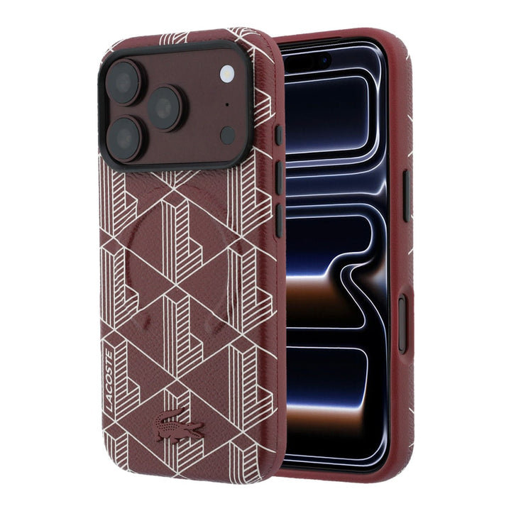Bordeauxrood Lacoste telefoonhoesje met geometrisch patroon, voor- en achterkant op een telefoon