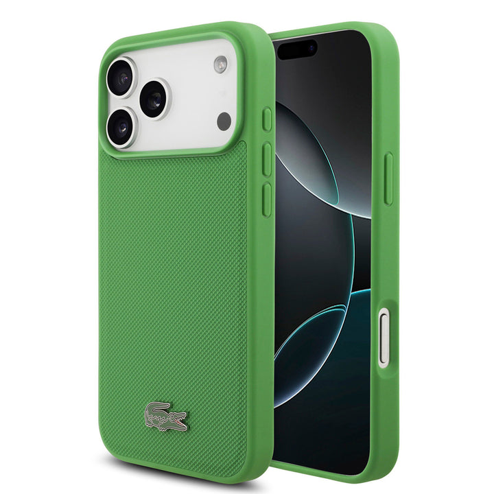 Groen Lacoste telefoonhoesje met krokodillenlogo, voor- en achterkant op een telefoon