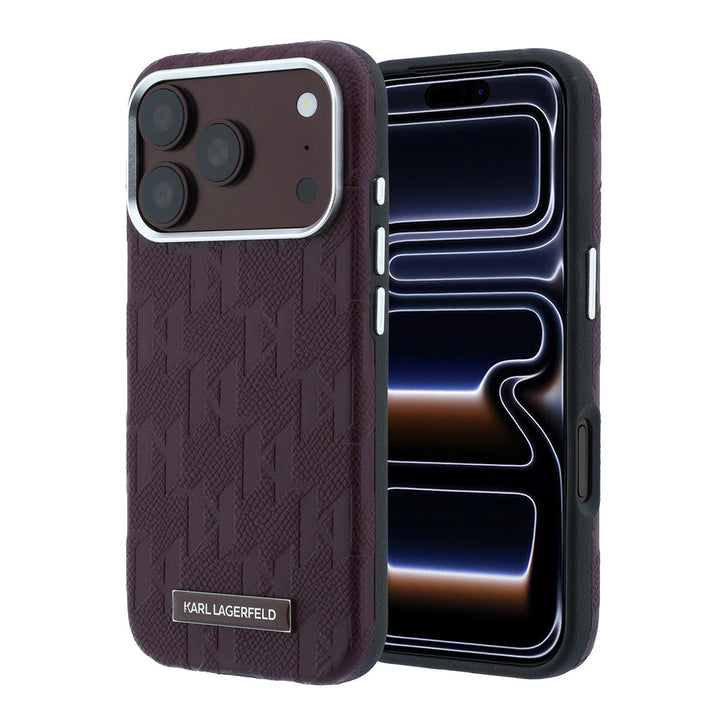 Bordeauxkleurig Karl Lagerfeld telefoonhoesje met monogram en logoplaatje, voor- en achterkant op een telefoon