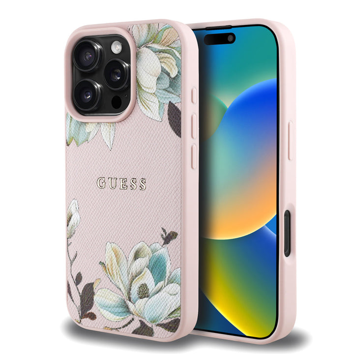 Roze Guess telefoonhoesje met witte bloemen en klassiek logo, voor- en achterkant op een telefoon