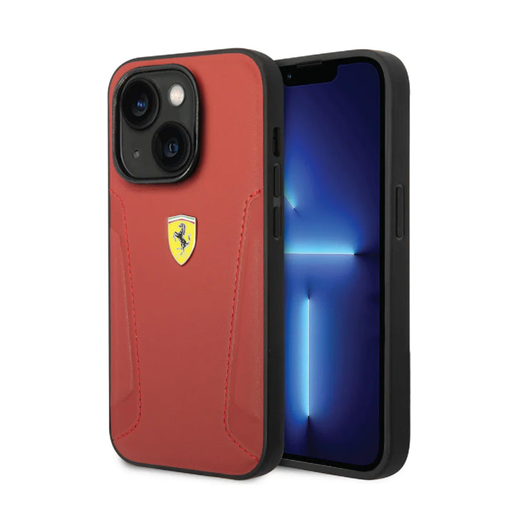 Rood Ferrari telefoonhoesje met lijnen in reliëf en geel schildlogo, voor- en achterkant op een telefoon