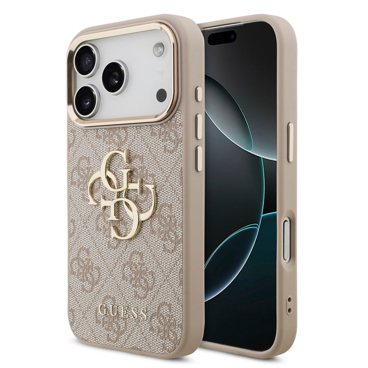 Lichtgekleurd Guess telefoonhoesje met 4G-patroon en groot goudkleurig logo, voor- en achterkant op een telefoon