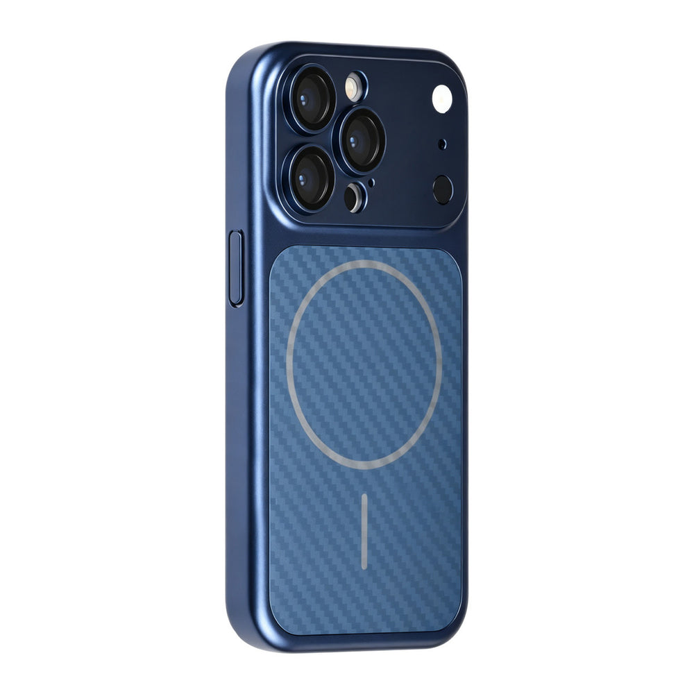 Blauw TUNIQ telefoonhoesje met diagonaal patroon en ring, van achteren op een telefoon