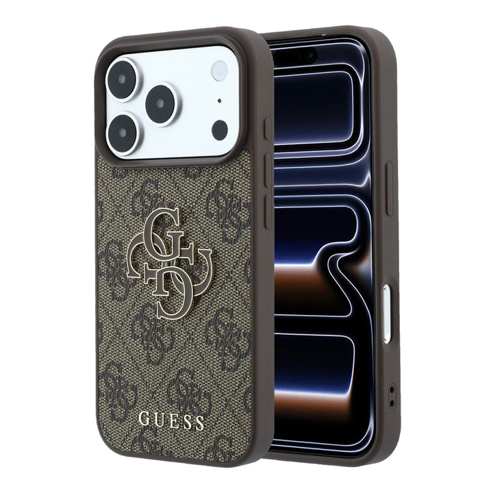 Bruin Guess telefoonhoesje met 4G-patroon en groot logo, voor- en achterkant op een telefoon