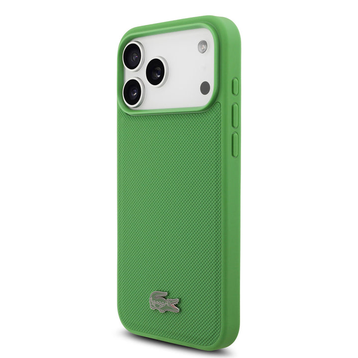 Groen Lacoste telefoonhoesje met krokodillenlogo, schuin van achteren