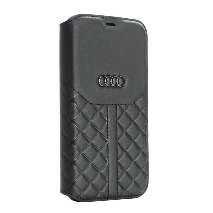 Zwart Audi bookcase-telefoonhoesje met ruitpatroon, schuin van voren