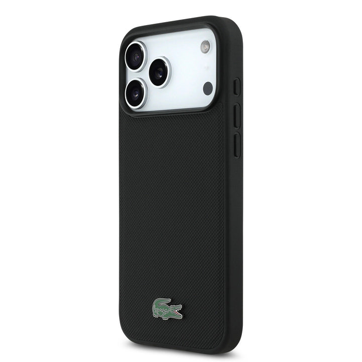 Zwart Lacoste telefoonhoesje met krokodillenlogo, schuin van achteren