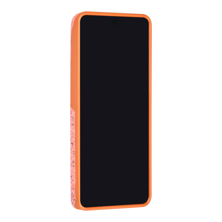 Oranje TUNIQ telefoonhoesje, van voren op een telefoon