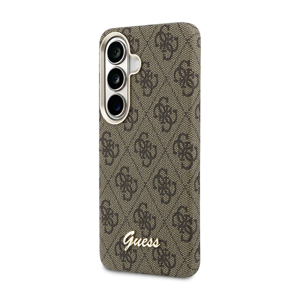 Bruin Guess telefoonhoesje met 4G-patroon en goudkleurig schriftlogo, schuin van achteren