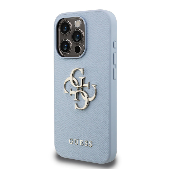 Lichtblauw Guess telefoonhoesje met groot goudkleurig 4G-logo, schuin van achteren