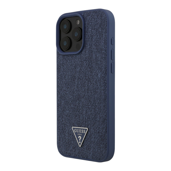 Blauw Guess telefoonhoesje met denimstructuur en driehoekslogo, schuin van achteren