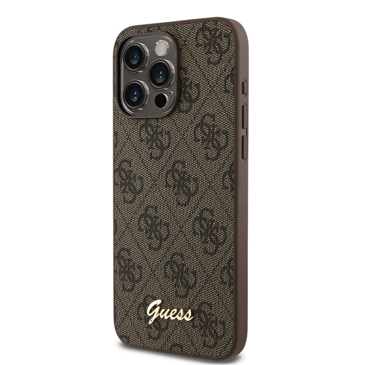 Bruin Guess telefoonhoesje met 4G-patroon en goudkleurig schriftlogo, schuin van achteren