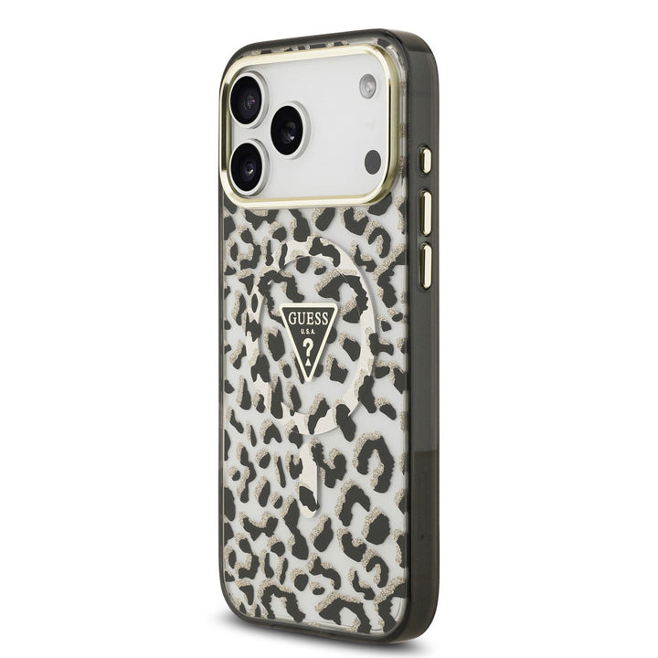 Guess telefoonhoesje met zwart-witte luipaardprint en driehoekslogo, schuin van achteren