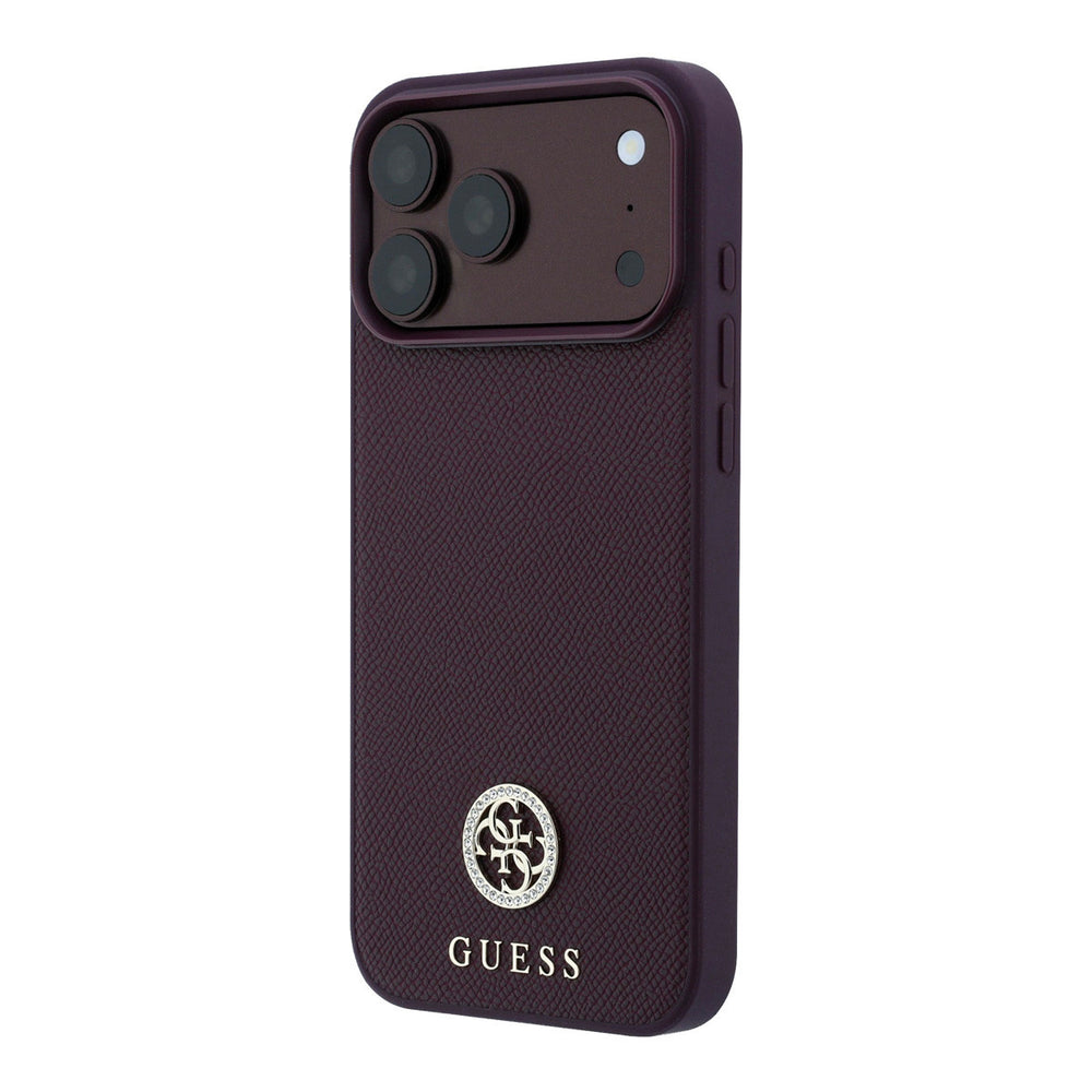Bordeauxkleurig Guess telefoonhoesje met rond logo, schuin van achteren
