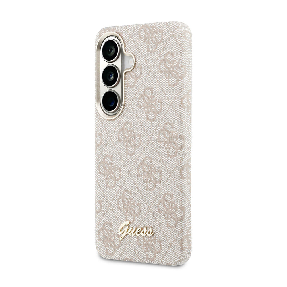 Roze Guess telefoonhoesje met 4G-patroon en goudkleurig schriftlogo, schuin van achteren
