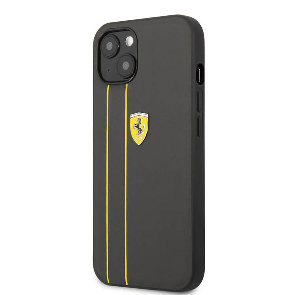 Zwart Ferrari telefoonhoesje met gele verticale strepen en schildlogo, schuin van achteren
