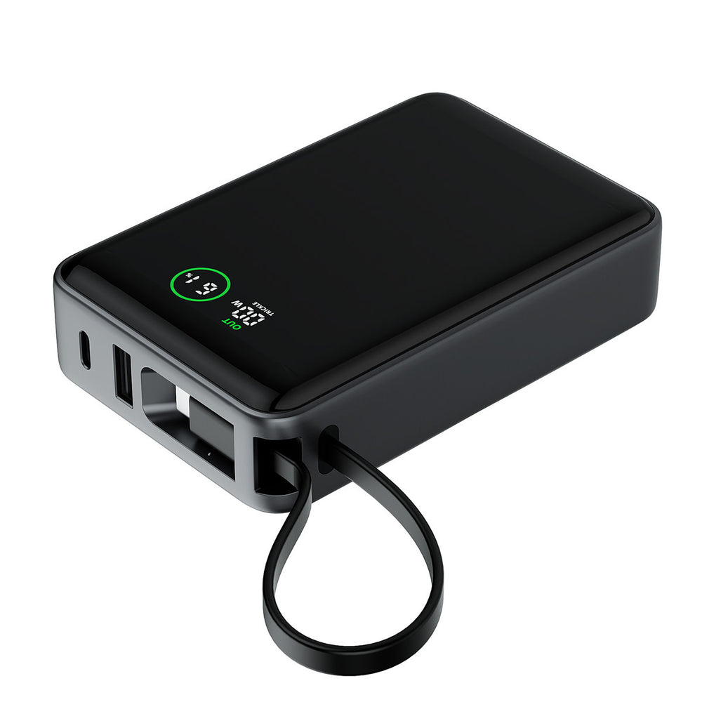 Zwarte TUNIQ powerbank liggend met aansluitingen, kabel en digitaal scherm
