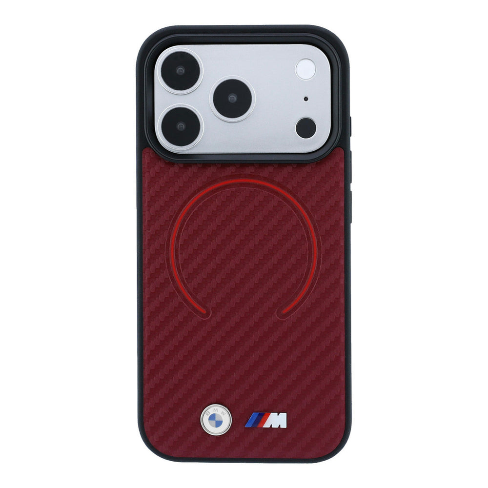 Rood BMW telefoonhoesje met diagonaal patroon, ringmarkering en M-logo, van achteren