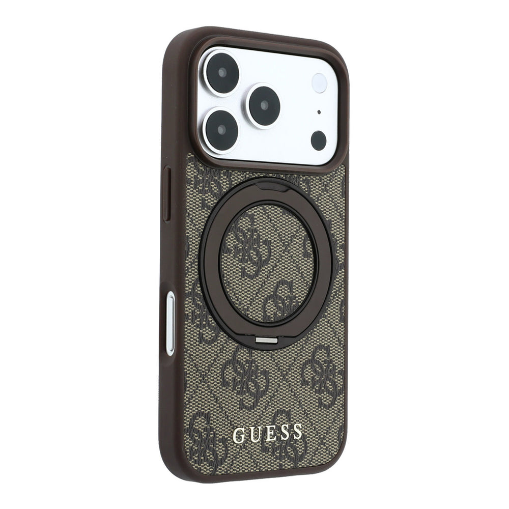 Bruin Guess telefoonhoesje met 4G-patroon met ingeklapte ringstandaard, schuin van achteren