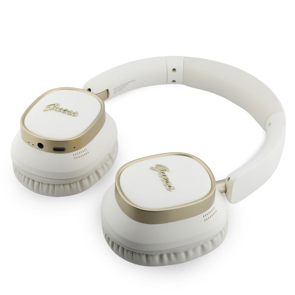 Witte Guess koptelefoon liggend met oorschelpen naar boven
