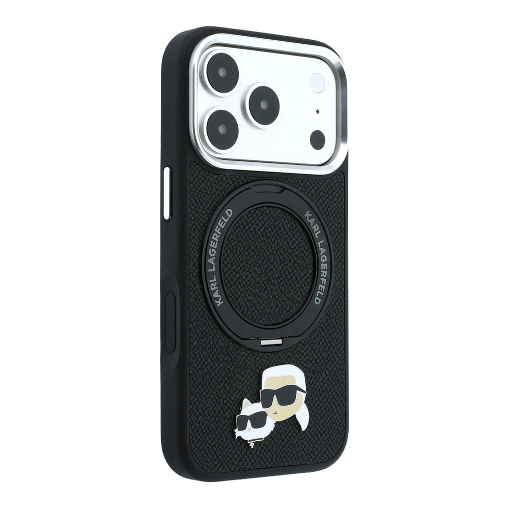 Zwart Karl Lagerfeld telefoonhoesje met hoofden van Karl en Choupette met ingeklapte ringstandaard, schuin van achteren