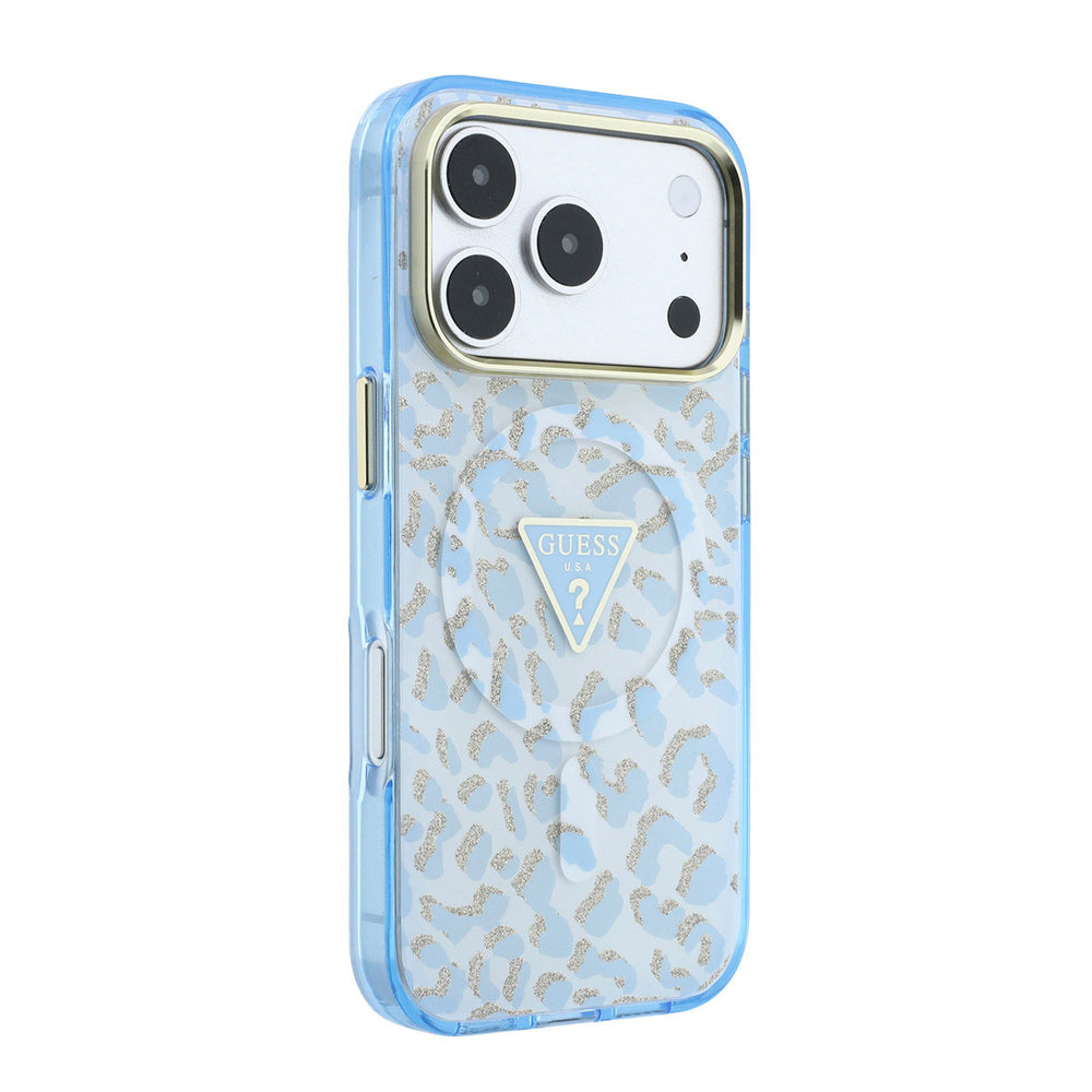 Guess telefoonhoesje met lichtblauwe luipaardprint en driehoekslogo, vanaf de andere zijkant