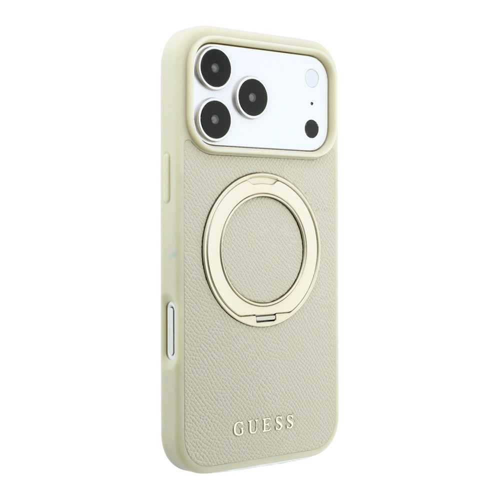 Beige Guess telefoonhoesje met ingeklapte ringstandaard, schuin van achteren