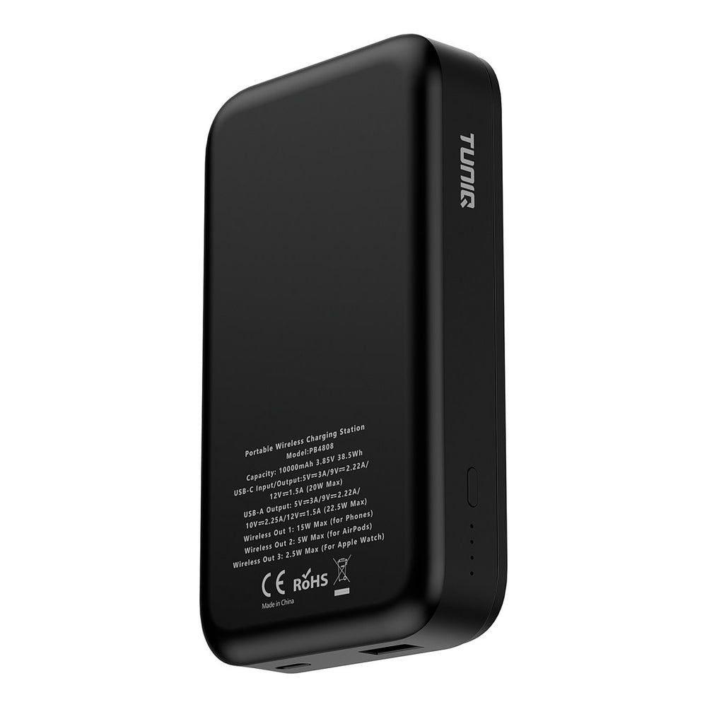 Achterkant van zwarte TUNIQ powerbank met producttekst en aansluitingen