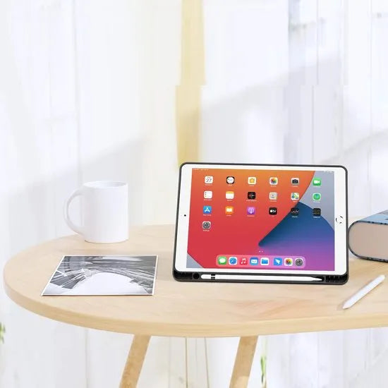 iPad 10.2 Hoesjes (2019/2020/2021) – Smart Cover Tablethoes – Tri-Fold Stand – Pencil Houder – Auto Wake/Sleep – Zwart-Tablethoesjes-Ilumina Benelux