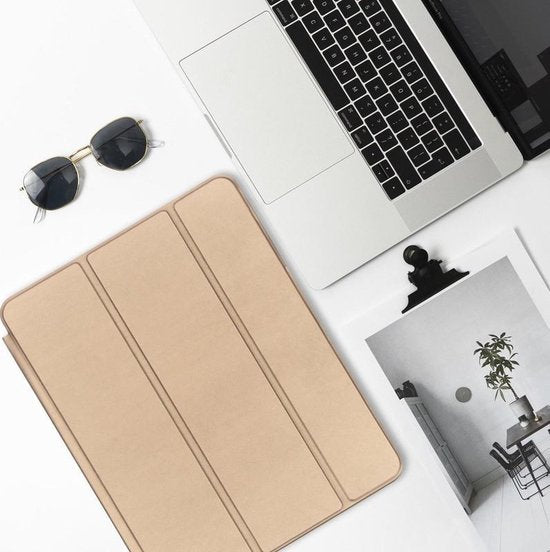 iPad Air 1/2 & iPad 2017/2018 – Smart Cover – Tri-Fold standaard – Goud-Tablethoesjes-Ilumina Benelux