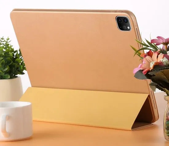 iPad Pro 11 Hoesjes – Ultraslanke Tri-Fold Smart Cover – Standfunctie – iPad Pro 11 (2018-2022) – Goud-Tablethoesjes-Ilumina Benelux