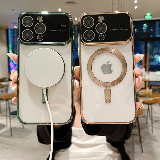 iPhone 13 Hoesjes – MagSafe Backcover met Camera Cover – Magneet – Goud-Ilumina Benelux