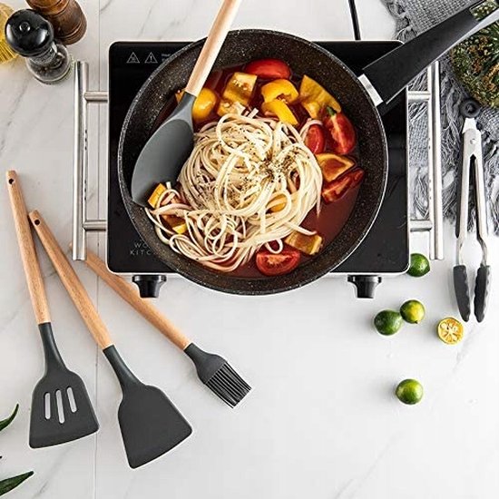 Siliconen keukengerei set – 12-delig spatels, garde & roerspatel – BPA-vrij – Ophangbaar – Houten steel – Krumble-Kookgerei set-Ilumina Benelux